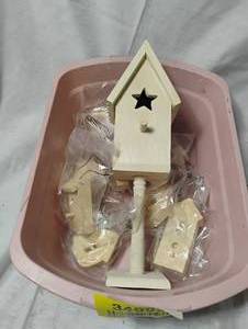 lot 34993 image: Bundle of Art and craft paintable bird houses with stand
