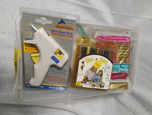 lot 34995 image: Glue gun, Glitter hot glue sticks, and 3 packs of clear glue sticks