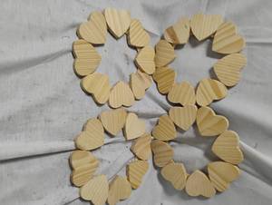 lot 35006 image: 4 wooden heart wreaths for arts and crafts decorating