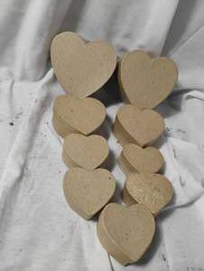 lot 35009 image: 9 small heart-shaped gift boxes with lids