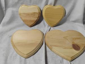 lot 35012 image: 4 wooden heart-shaped plaques ready to decorate with paint
