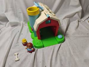 lot 35027 image: Vintage 1988 Playskool Weebles Farm