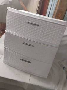 lot 34968 image: 3-drawer plastic storage cabinet