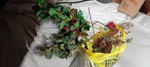 lot 34964 image: Assortment of Christmas tree decorations in various colors and shapes