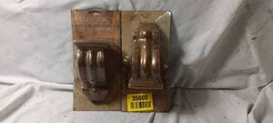 lot 35060 image: Set of two wall sconces