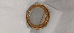 lot 35098 image: Gold circle pendant