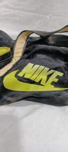 lot 35133 image: Nike sports duffle bag