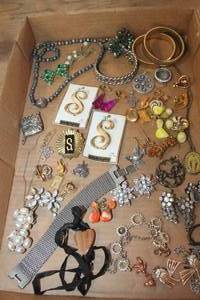 lot 4391 image: Misc. Jewelry
