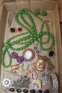 lot 4393 image: Misc. Jewelry