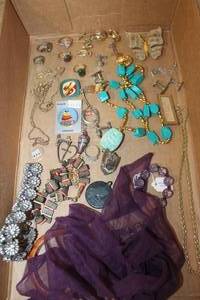 lot 4399 image: Misc. Jewelry