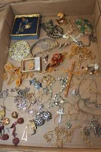 lot 4410 image: Misc. Jewelry