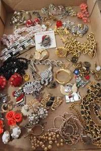 lot 4417 image: Misc. Jewelry