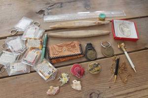 lot 4422 image: Key Chains, Pens and More
