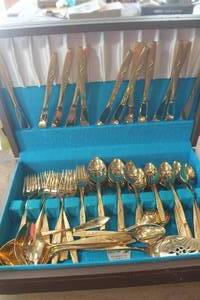 lot 4426 image: Vintage Silverware in Wood Storage Box