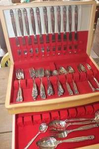 lot 4428 image: Vintage Silverware in Wood Storage Box