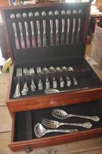 lot 4430 image: Vintage Silverware in Wood Storage Box