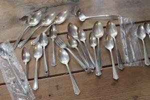 lot 4432 image: Lot of Misc. Silverware