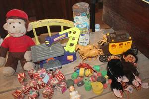 lot 4440 image: Misc. Toys