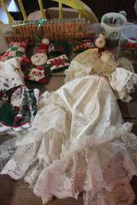 lot 4460 image: Vintage Christmas Candle Holders, Towels and More