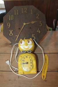 lot 4461 image: Vintage Cat Clock and More untested
