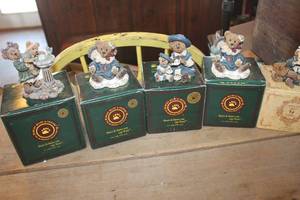 lot 4471 image: IOB Boyds Bears Figurines and More