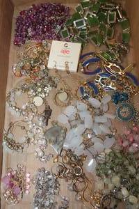 lot 4473 image: Misc. Jewelry
