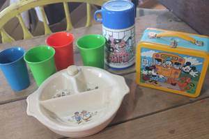 lot 4505 image: Tupperware Childrens Cups, Mini Lunchbox and More