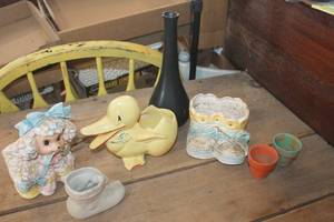 lot 4509 image: Vintage McCoy Duck Planter and More
