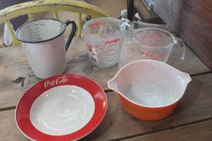 lot 4521 image: Pyrex Casserole Dish, Measuring Cups and More