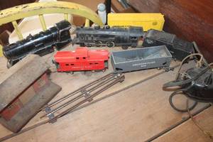 lot 4524 image: Vintage Train Cars and More