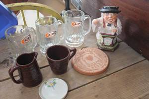 lot 4532 image: Vintage A&W Root Beer Mugs & More