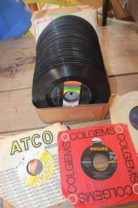 lot 4536 image: Lot of Vintage 45 Records