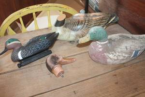 lot 4564 image: Vintage Decoy Ducks and More