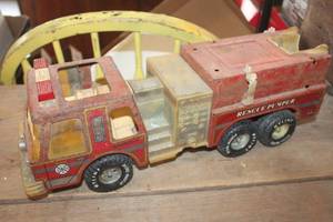 lot 4574 image: Vintage Nylint Fire Truck