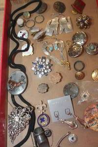 lot 4576 image: Misc. Jewelry