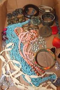 lot 4579 image: Misc. Jewelry