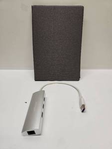 lot 3 image: StarTech USB Hub 3 Port with Case