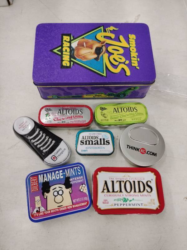 lot 62478 image: Set of Vintage Collectible Tins