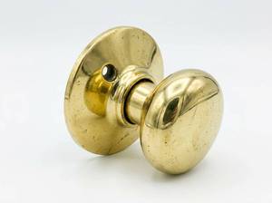 lot 61413 image: Kwikset Cove Dummy Door Knob Brass 94880-615