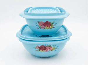 lot 64050 image: Light Blue Plastic Nesting Bowls with Lids Set of 2
