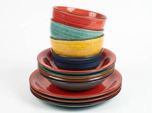 lot 64075 image: Gibson Home 12-Piece Ceramic Dinnerware Set