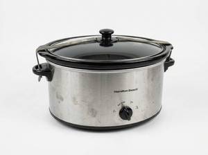 lot 64084 image: Hamilton Beach 6 Qt. Slow Cooker with Lid Latch Strap