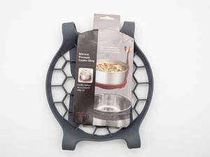lot 64090 image: Silicone Pressure Cooker Sling