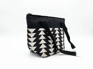 lot 64126 image: Igloo Cooler Bag w Geometric Triangle Pattern