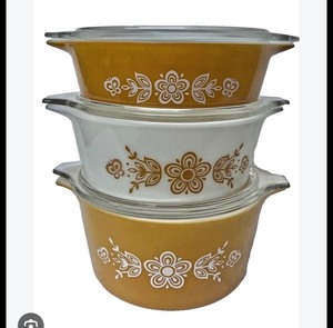 lot 64114 image: Pyrex Vintage Golden Butterfly Cinderella Graduated Casserole Set