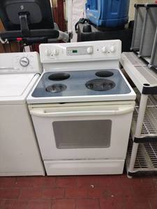 lot 25877 image: Kenmore Electric glass-top electric range and oven