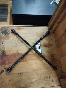 lot 25903 image: Sure Built 20in Lug Wrench Model AT0811D-5