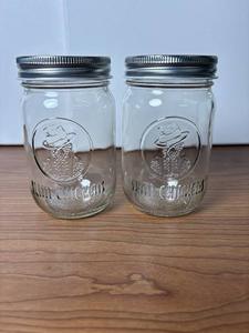 lot 25930 image: Slim Chickens Mason Jar Set with Embossed Design and Metal Lids - 4 ct