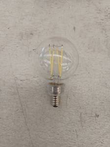 lot 20752 image: Satco LED Globe Candelabra Bulb 5.5W 5000K 4-Pack