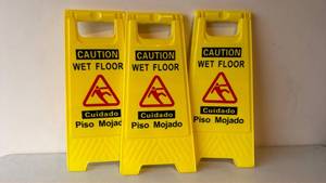 lot 13 image: Caution Wet Floor Sign 3-Pack Yellow Bilingual English Spanish - Retail $0